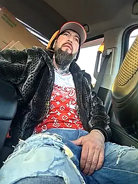 Snapshot of Beardedtattood chatting on April 22, 2026, 11:06 am Beardedtattood online show from April 22, 2026, 11:06 am