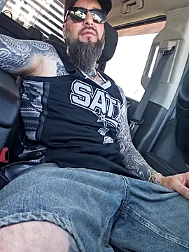 Snapshot of Beardedtattood chatting on May 19, 2026, 3:08 pm Beardedtattood online show from May 19, 2026, 3:08 pm