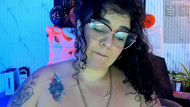 Reginavegaa online show from November 1, 2025, 11:37 am