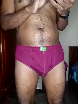 Snapshot of SuranSexy33 chatting on October 15, 2025, 4:44 am SuranSexy33 online show from October 15, 2025, 4:44 am