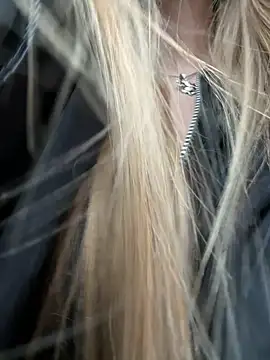 mur girl online show from March 1, 2025, 9:40 am