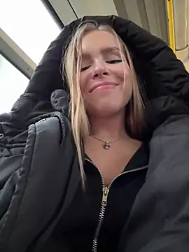 mur girl online show from March 6, 2025, 2:08 pm