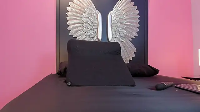 lupeebony online show from December 20, 2025, 8:01 pm