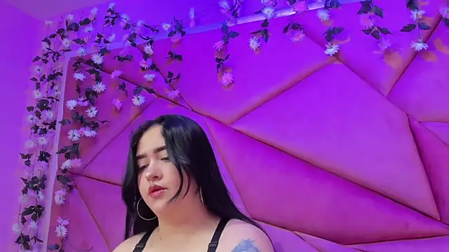 Victoria Rossy online show from November 3, 2025, 7:39 pm