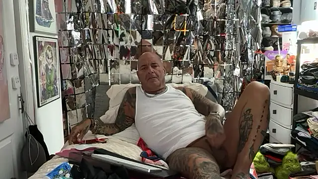 joeytatts66 online show from May 18, 2026, 3:06 am