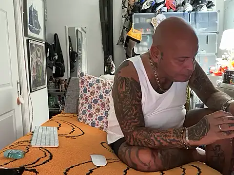 joeytatts66 online show from October 21, 2025, 1:27 am