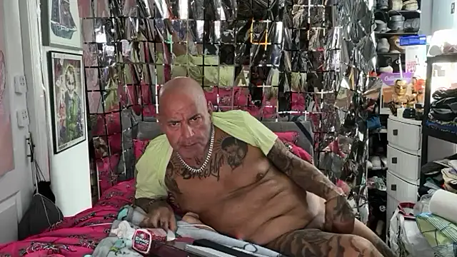 joeytatts66 online show from May 13, 2026, 2:51 am