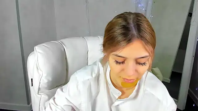 Snapshot of Cherry_Price chatting on February 18, 2025, 12:15 am Cherry Price online show from February 18, 2025, 12:15 am
