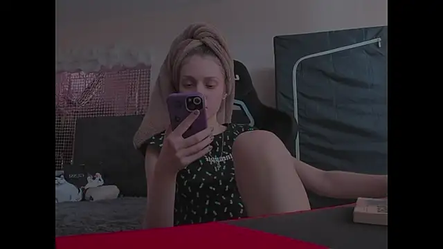 Snapshot of Kathleen_Meow chatting on November 20, 2025, 8:59 am Kathleen Meow online show from November 20, 2025, 8:59 am