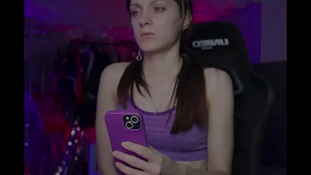 Snapshot of Kathleen_Meow chatting on October 18, 2025, 6:43 pm Kathleen Meow online show from October 18, 2025, 6:43 pm