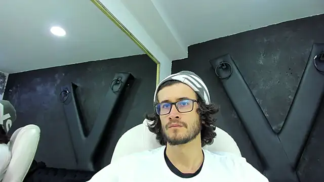 Loggan donnelly online show from March 16, 2025, 7:49 pm