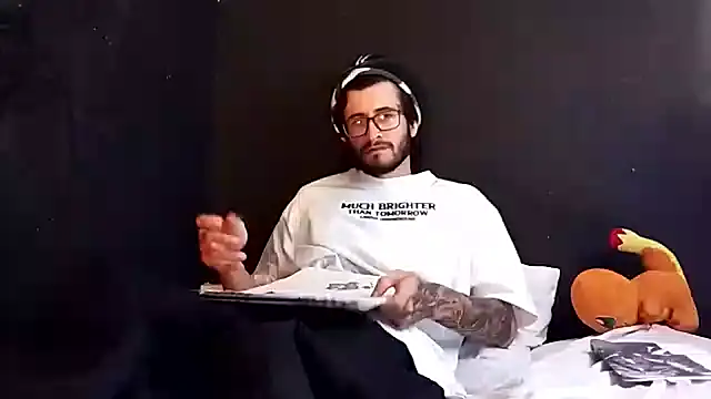 Loggan donnelly online show from October 27, 2025, 7:37 pm