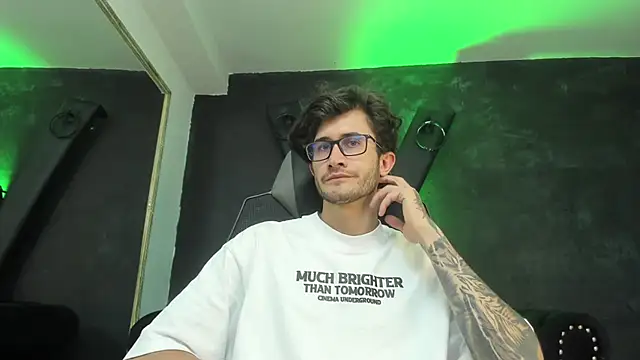 Loggan donnelly online show from September 12, 2025, 8:52 pm