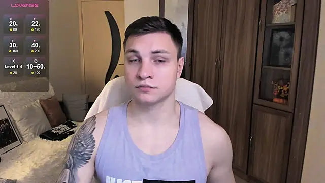 handsome guy01 online show from September 28, 2025, 7:43 pm