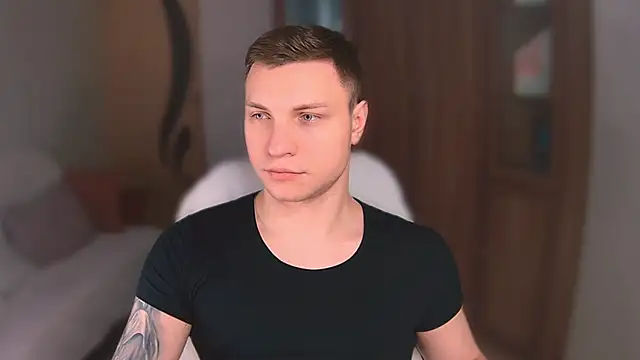 handsome guy01 online show from February 19, 2025, 4:44 am