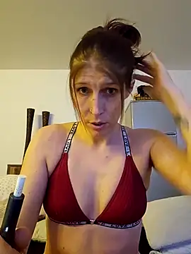 Snapshot of Lenchen_ chatting on February 16, 2026, 9:34 pm Lenchen online show from February 16, 2026, 9:34 pm