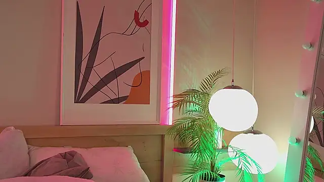 ViolaFlirt online show from October 24, 2025, 4:22 am