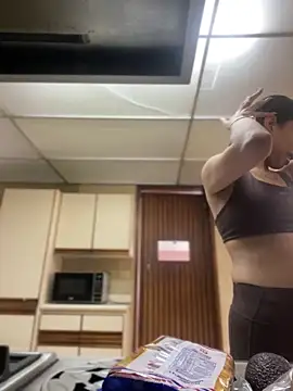 Snapshot of Praga_Pink chatting on February 19, 2026, 2:25 pm Praga Pink online show from February 19, 2026, 2:25 pm