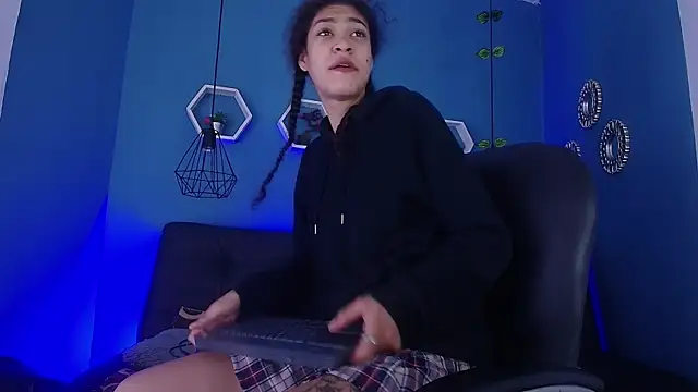 Snapshot of Aurora_ath chatting on February 8, 2026, 3:43 pm Aurora ath online show from February 8, 2026, 3:43 pm