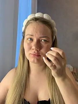 Snapshot of LianaCruz__ chatting on February 4, 2026, 4:51 am LianaCruz online show from February 4, 2026, 4:51 am