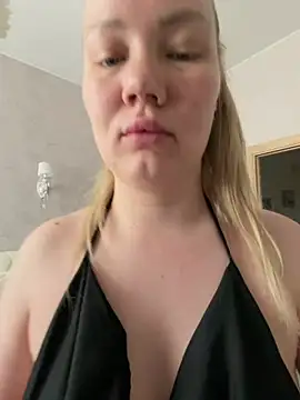 LianaCruz   online show from April 23, 2026, 4:52 am