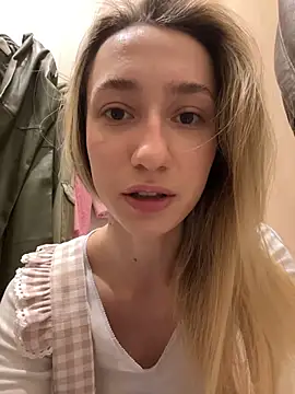 Lia  Love online show from November 11, 2025, 12:22 pm