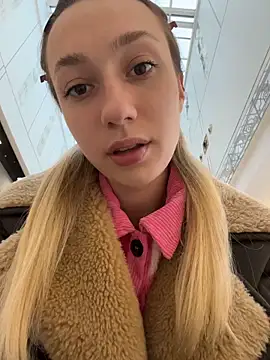 Lia  Love online show from October 14, 2025, 12:28 pm