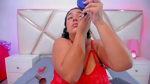 Tiffanymiller00 online show from December 16, 2025, 3:05 pm