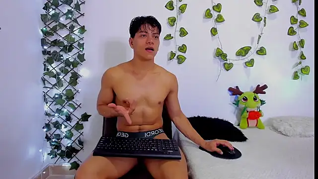 Valentino  X online show from November 11, 2025, 5:02 am