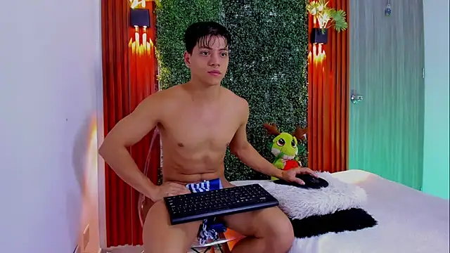 Valentino  X online show from October 28, 2025, 4:35 am