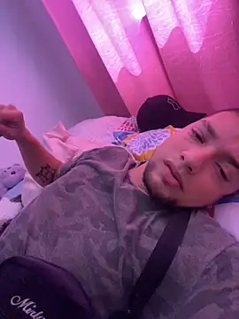 Snapshot of MrSoulMommy chatting on December 9, 2024, 5:08 pm MrSoulMommy online show from December 9, 2024, 5:08 pm