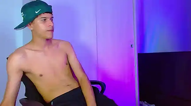 LiamGadiell online show from December 24, 2024, 12:33 am