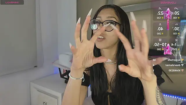 Mis  lola online show from December 3, 2024, 10:45 pm