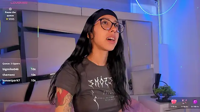 Mis  lola online show from December 2, 2025, 9:49 pm