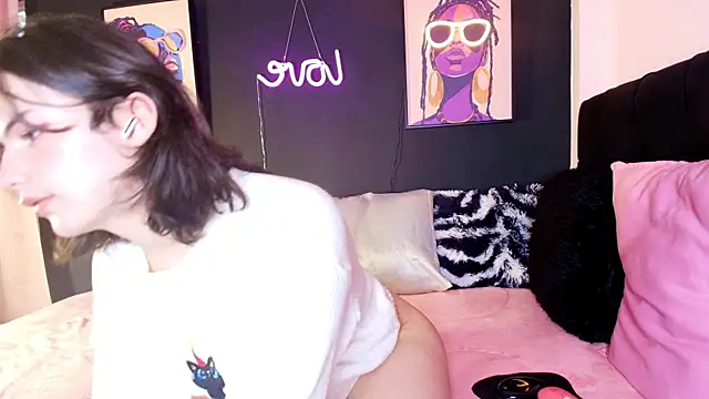 Snapshot of Angel_shiny chatting on January 13, 2026, 9:41 pm Angel shiny online show from January 13, 2026, 9:41 pm