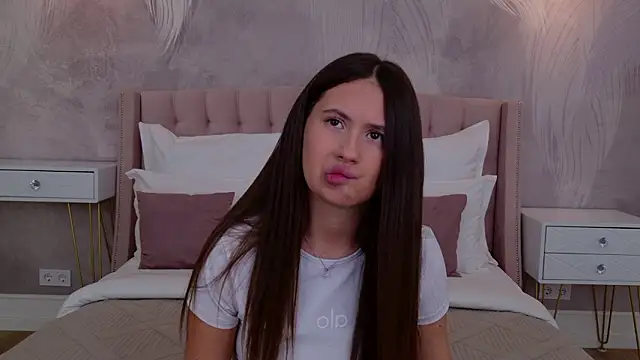 milaleoneli online show from February 1, 2026, 3:10 pm