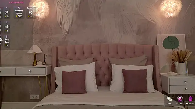 milaleoneli online show from April 12, 2026, 2:42 pm