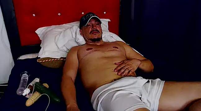 Snapshot of theroomboy chatting on December 6, 2024, 3:35 am theroomboy online show from December 6, 2024, 3:35 am