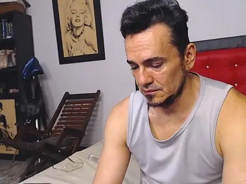 Snapshot of theroomboy chatting on January 6, 2026, 2:37 am theroomboy online show from January 6, 2026, 2:37 am