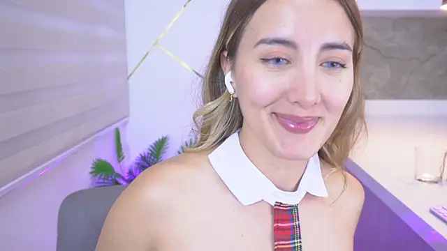 b3llaspringg online show from February 14, 2025, 3:33 am