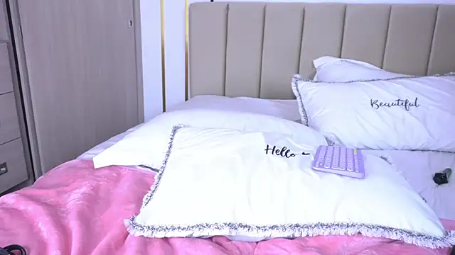 b3llaspringg online show from March 6, 2025, 12:43 am