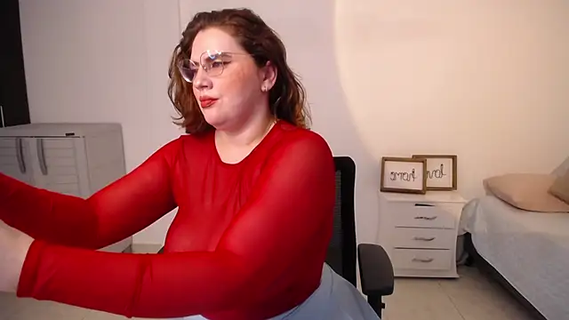 MartinaGuzmann online show from October 21, 2025, 12:11 am