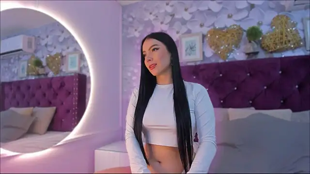 mia greeco online show from December 4, 2024, 11:57 am