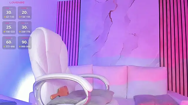 MiaCavallii  online show from September 18, 2025, 4:04 am