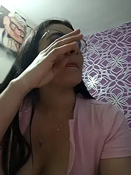 Snapshot of Hanna_Kinsley chatting on February 6, 2025, 3:37 am Hanna Kinsley online show from February 6, 2025, 3:37 am