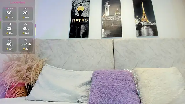 naomiii   online show from April 18, 2026, 11:56 am