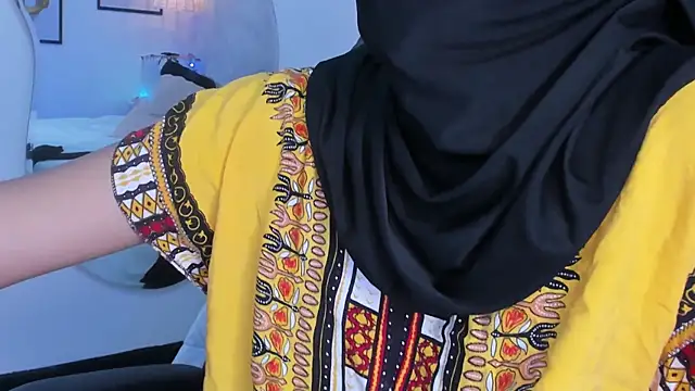 naomiii   online show from December 20, 2025, 1:47 pm