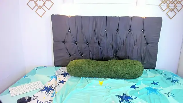 Skarleth018 online show from February 13, 2025, 12:43 pm