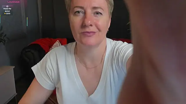 Nika Smit online show from May 23, 2026, 5:17 am