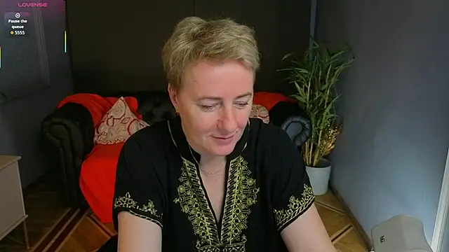 Nika Smit online show from May 24, 2026, 5:18 am